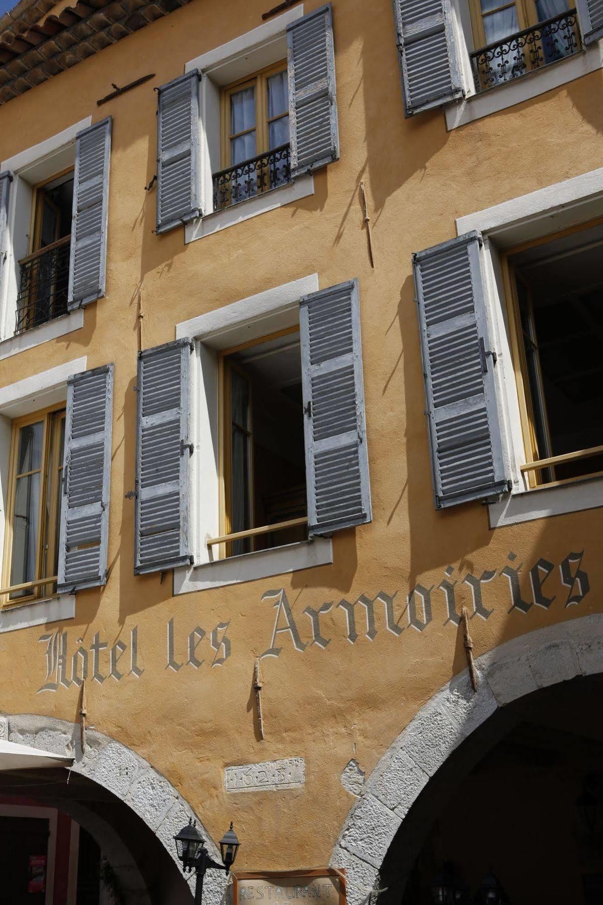 Les Armoiries 3*